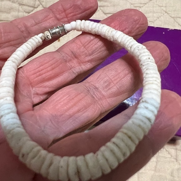 White pooka shell 7” bracelet - Picture 1 of 5